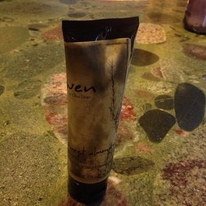 Wen  Sweet Almond Mint Anti-frizz styling cream