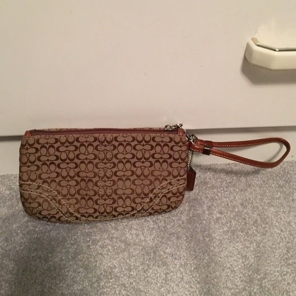 Coach wristlet - Picture 2 of 4