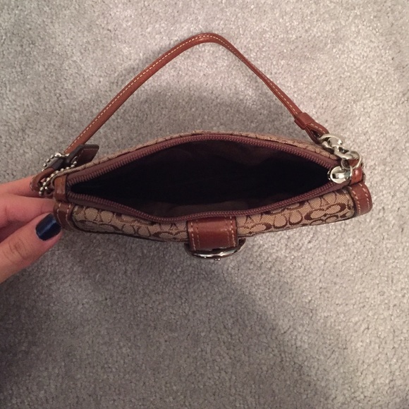 Coach wristlet - Picture 4 of 4