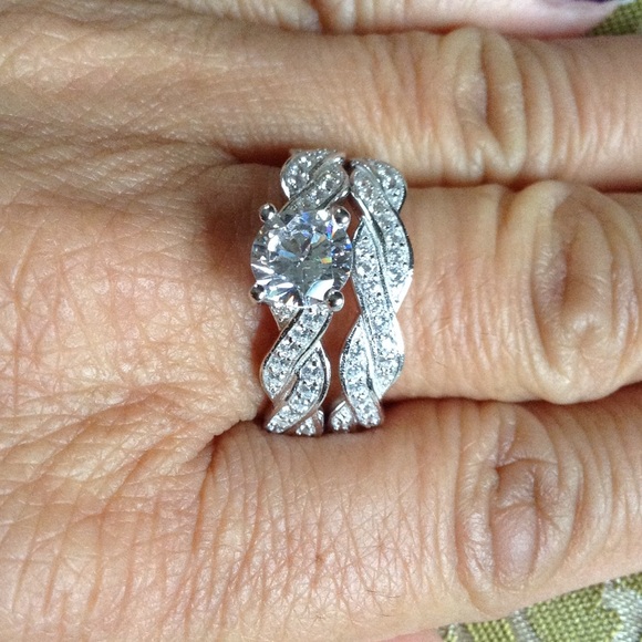 925 SS wedding/engagement ring. - Picture 2 of 2