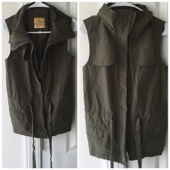 Vera Wang Jackets & Blazers - Olive Anorak Utility Vest