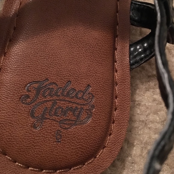 Sandals - Picture 2 of 4