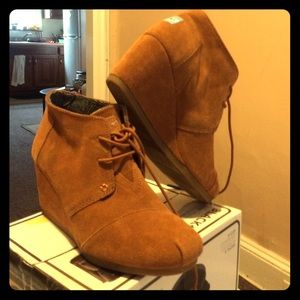 Toms wedge booties