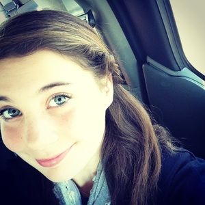 Meet your Posher, Jillian