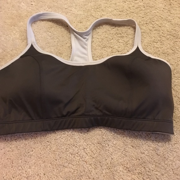 38D sports bra