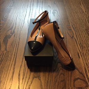 Sole Society Black and Tan flats