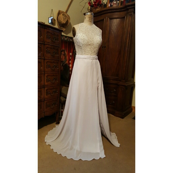 Beautiful custom made dress!! - Picture 2 of 4