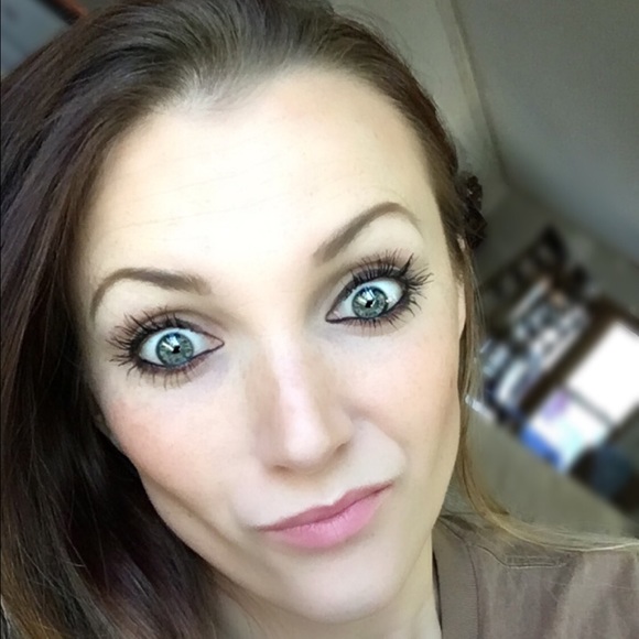 Meet your Posher, Laci - Picture 1 of 1