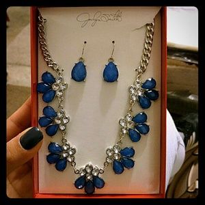 Elegant necklace and earrings set