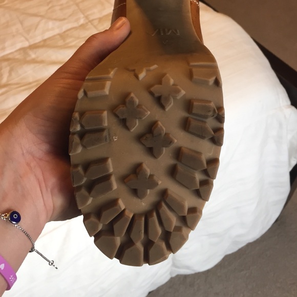 Mia booties - Picture 2 of 2