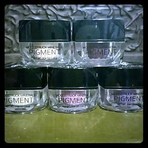 Younique eye pigments.