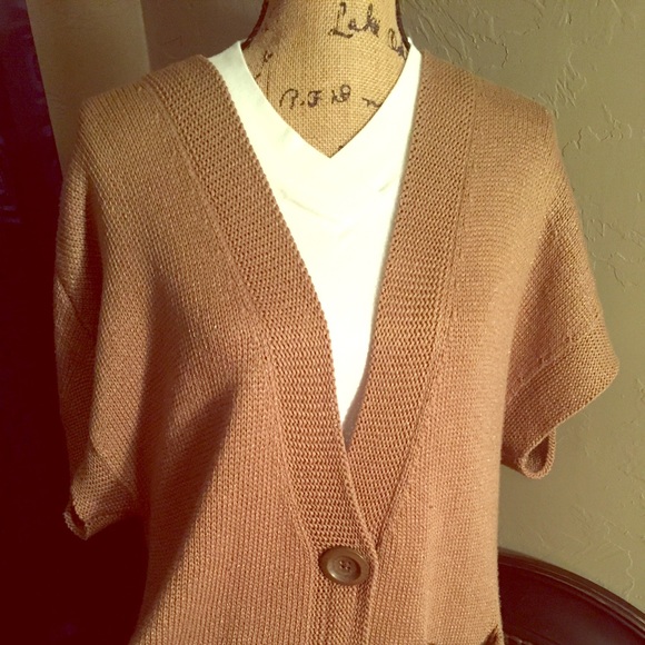 Cute casual top! - Picture 1 of 4