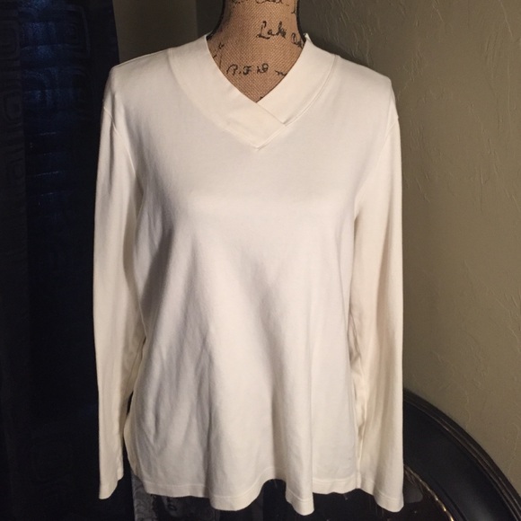 Cute casual top! - Picture 2 of 4