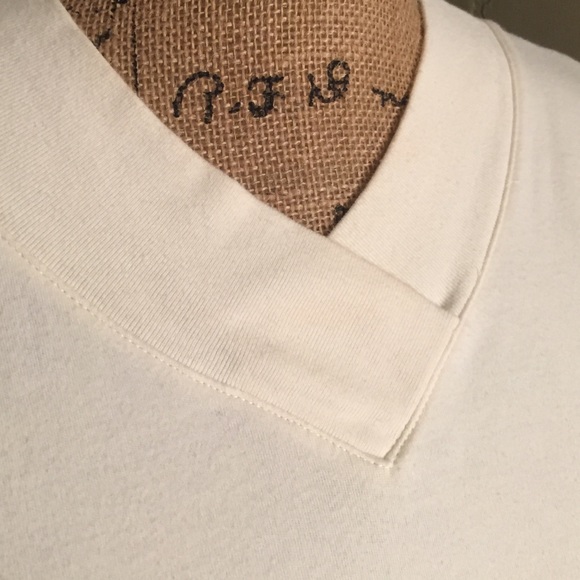 Cute casual top! - Picture 3 of 4