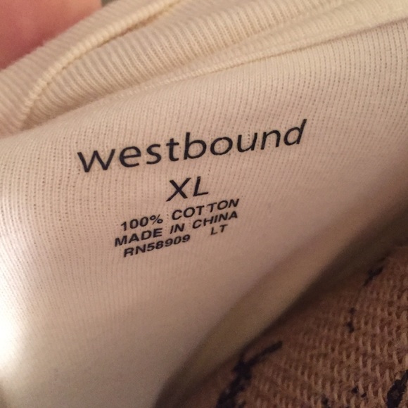 Cute casual top! - Picture 4 of 4