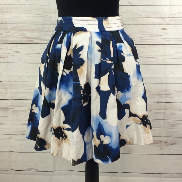White House Black Market Dresses & Skirts - White House Black Market skirt