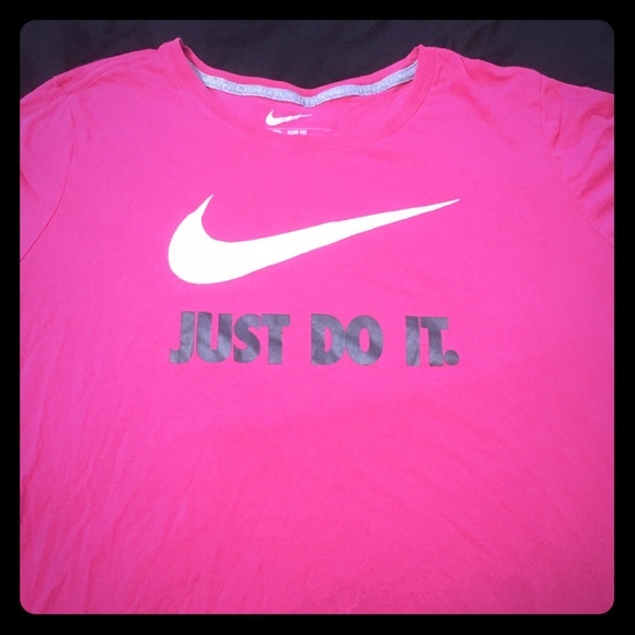 Wm. Short sleeve Nike graphic tee slim for size XL