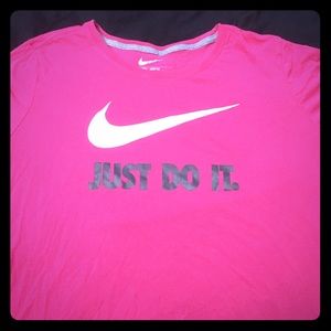 Wm. Short sleeve Nike graphic tee slim for size XL