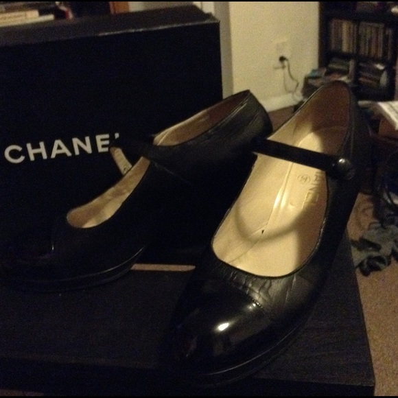 Chanel heels with patent leather cap toe, late 90s