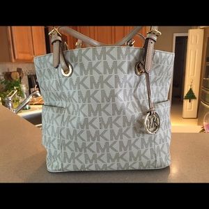 Michae Kors Jet Set Logo Tote in Vanilla.