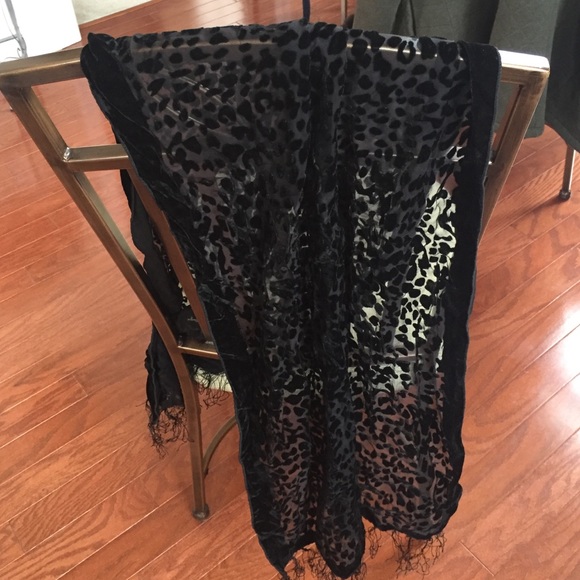 BKE Leopard Scarf