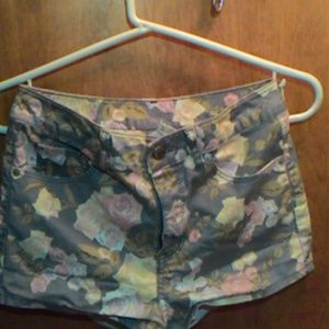 H &m floral shorts size 4