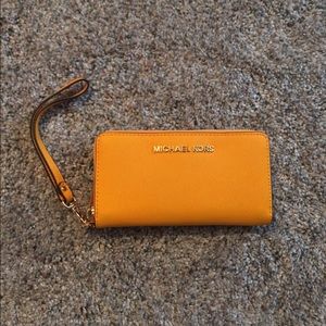Michael Kors Jet Set Travel Wallet NWT!!