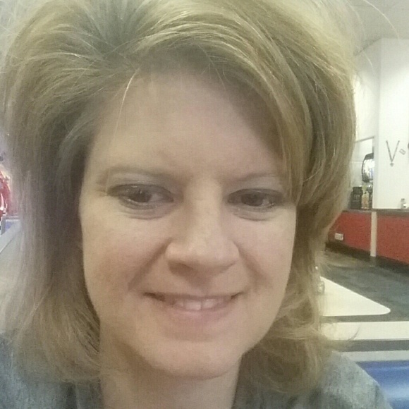 Meet your Posher, Candace - Picture 1 of 1
