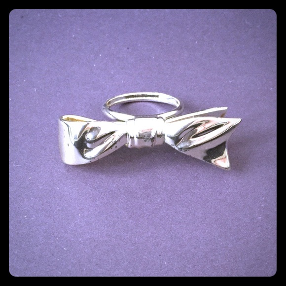 Silver colored DIOR 🎀 ring!!