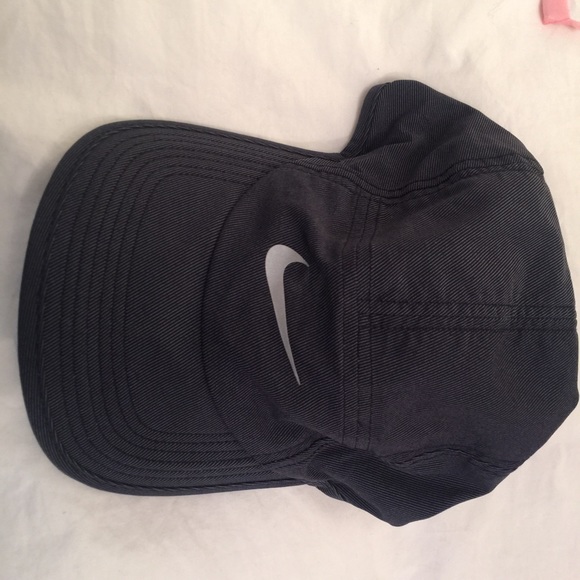 Nike Accessories - Nike reflective Dry Fit light weight hat