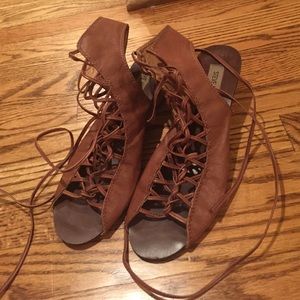 Steve Madden lace up wooden sandals
