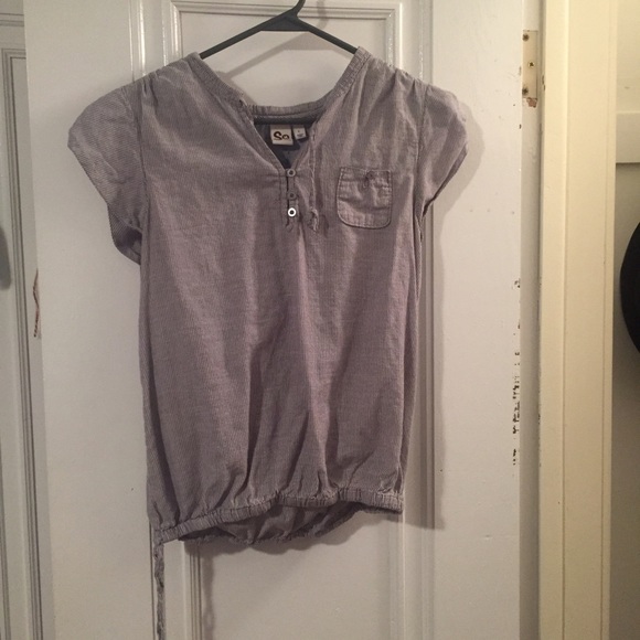 Gray short sleeved top