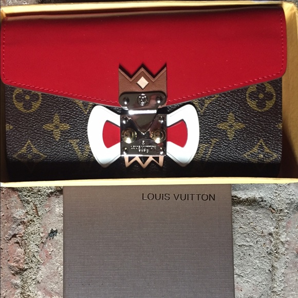 NWT LOUIS VUITTON TRIBAL PURSE