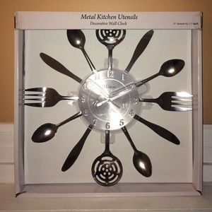 Utensil wall clock