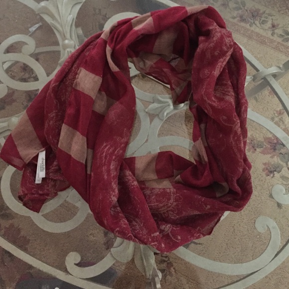 Charlotte Russe burgundy scarf