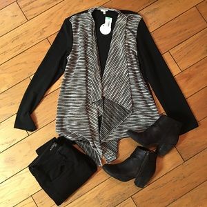 ⭐️HP SALE⭐️ 🆕 En Creme Drapped Cardigan