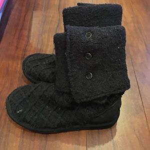 black uggs!