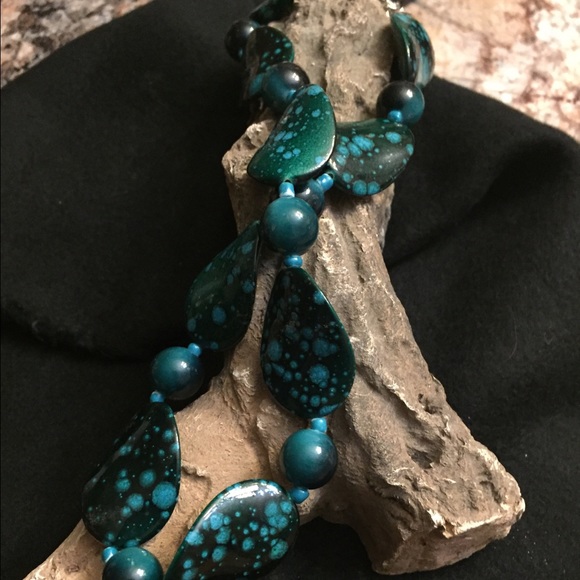 Green and Black Wavy Bead Necklace