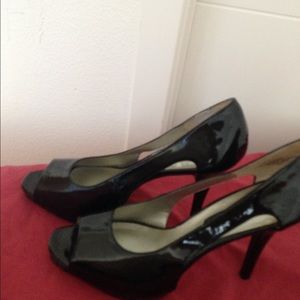BLACK PATENT PEEP TOE PUMP SIZE 9 like new