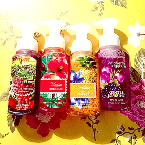 Bath and body works gentle foaming hand soap set.