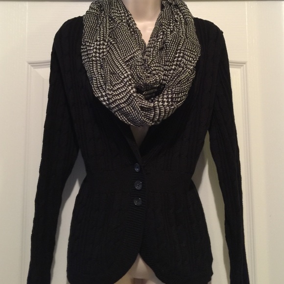 Beautiful Croft&Barrow sweater.