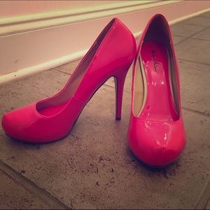 Like new!! Hot pink platform heels! 💗