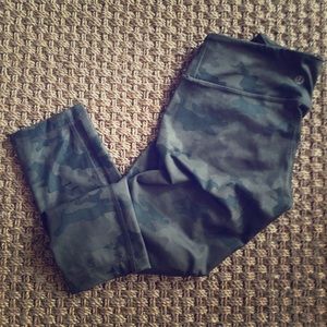 lululemon Wunder Under crops sz 4 - luxtreme