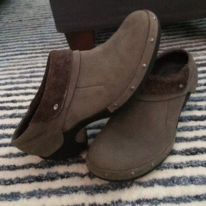 Merrill size 39, 8.5 lux mules . Taupe.