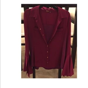Elie Tahari fluted sleeve top
