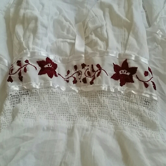 Beautiful white sundress with dark red flowers - Picture 1 of 3