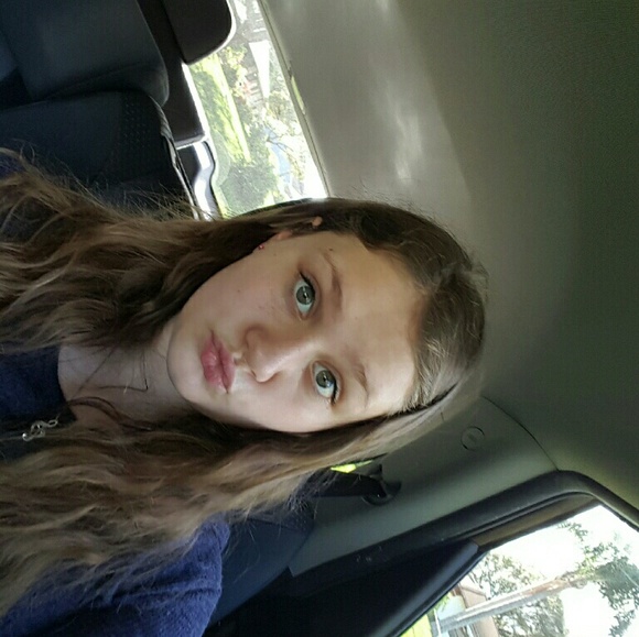 Meet your Posher, Alyssa - Picture 1 of 1