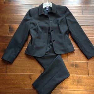 Black Ann Taylor suit 4p