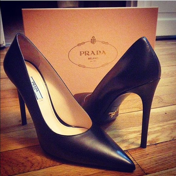 Prada Black Leather Pointed Toe pumps