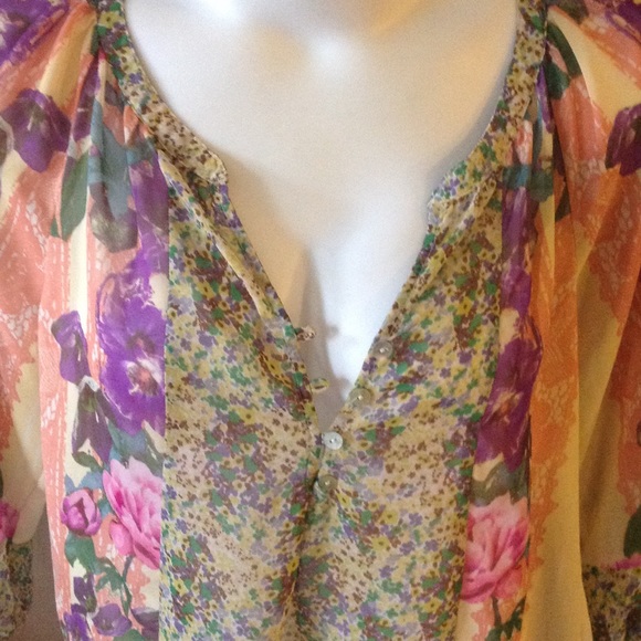 Nice Floral Sheer blouse - Picture 3 of 3